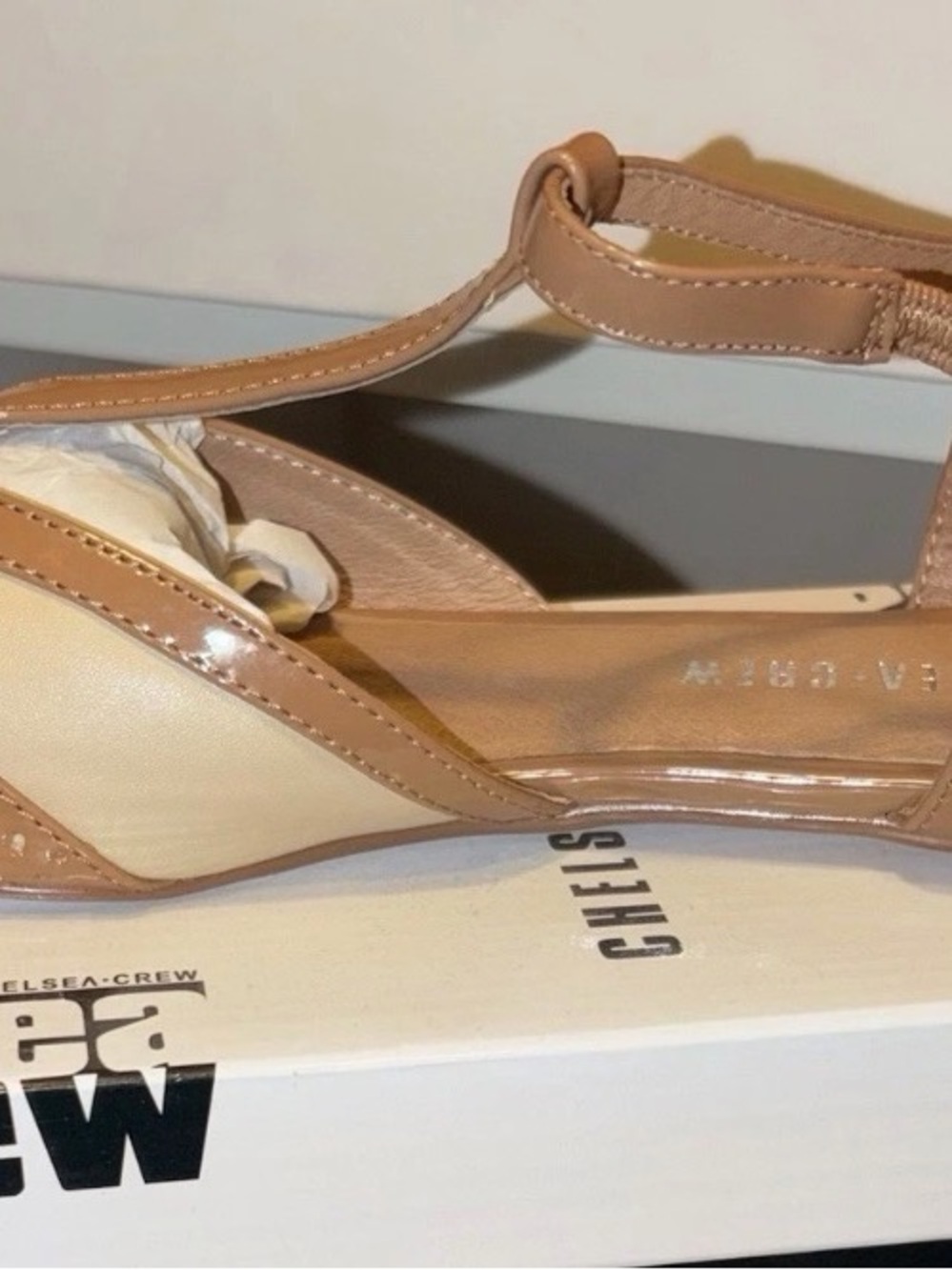Chelsea Crew NIB GOGO Tan Nude Flats  38 T Strap 7